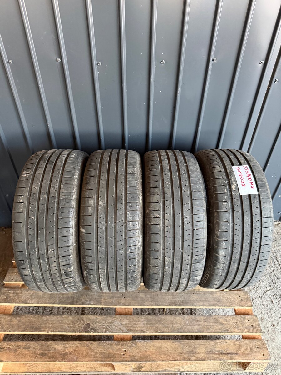 Prodám 225/40/18 letni pneu - 6