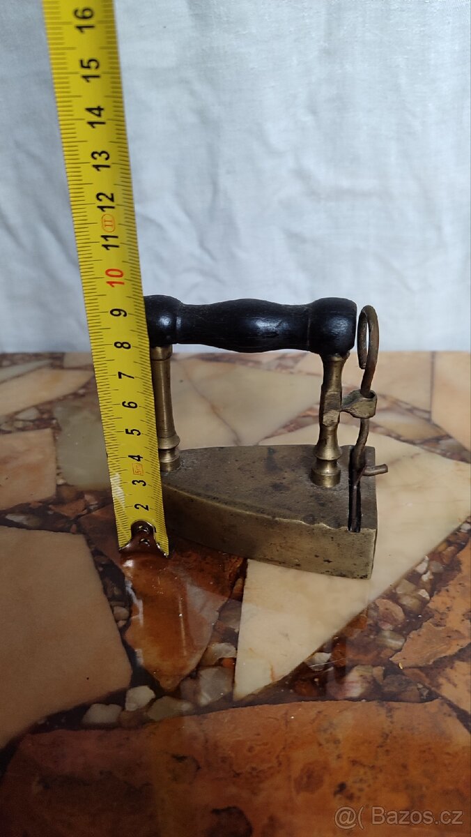 Starožitná mosazná žehlička - 6