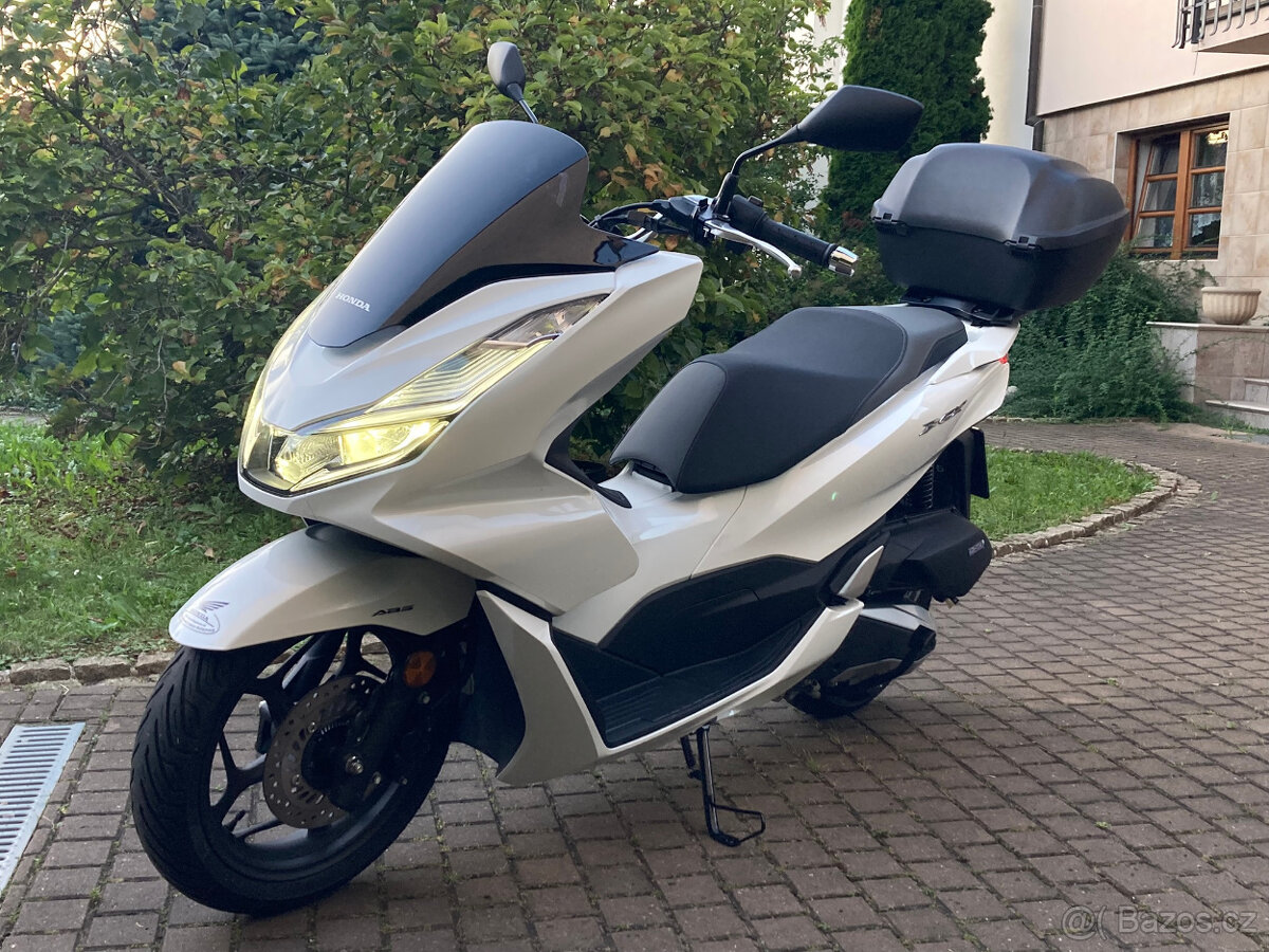 Honda PCX 125, 1.majitel, najeto pouze 2465 km - 6