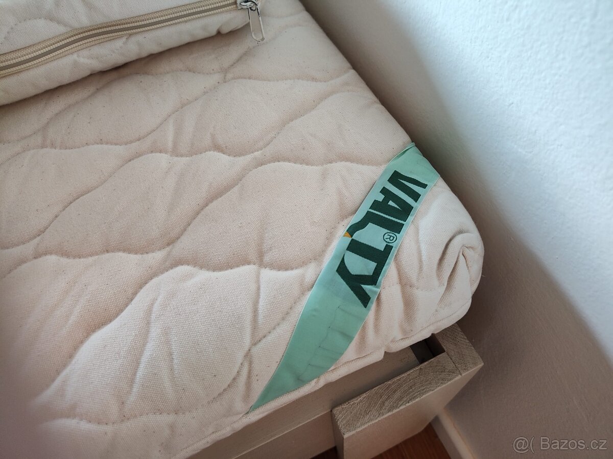 Masivní postel 200x200 - 6