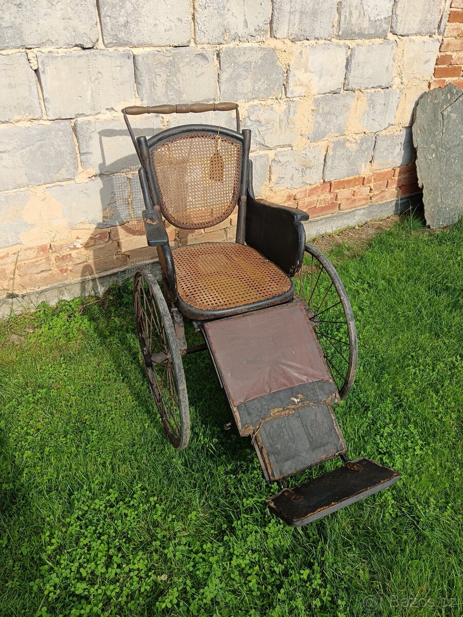 Staré invalidní křeslo - 6