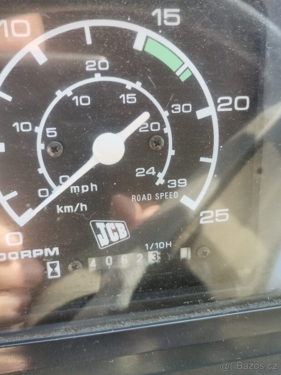 Prodáme traktobagr JCB 3XC 4x4 - 6