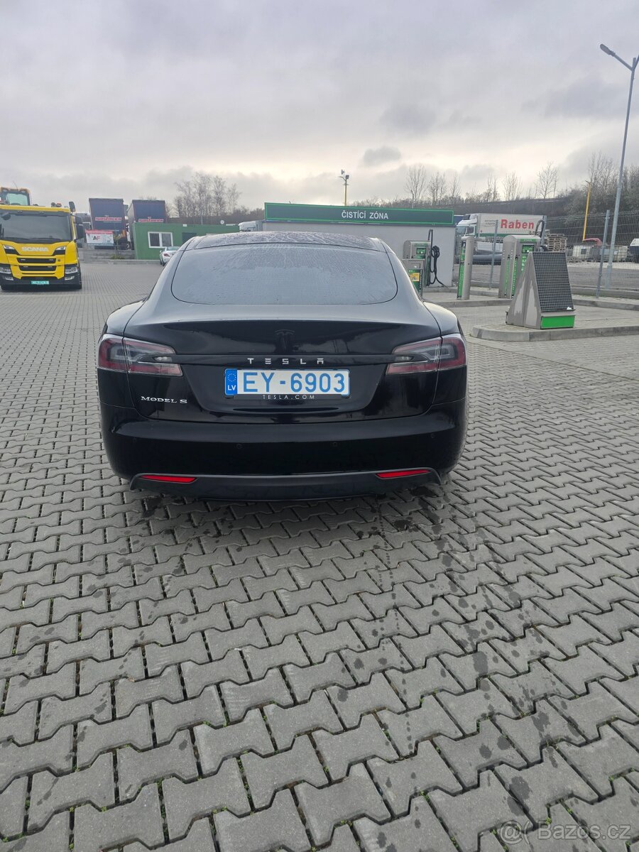 Tesla Model S P85 Free Supercharger - 6