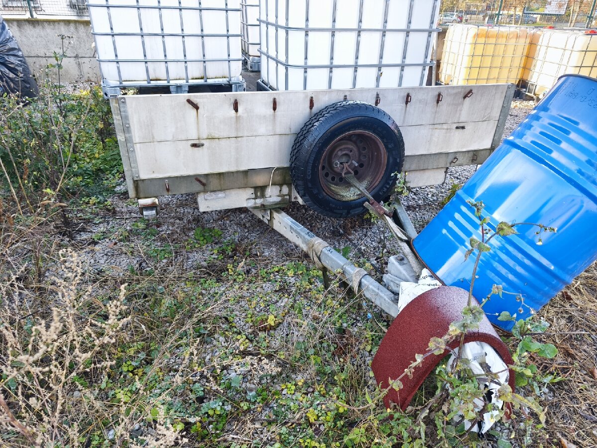 Vlek brzděný 5x2 metry 2500 kg - 6