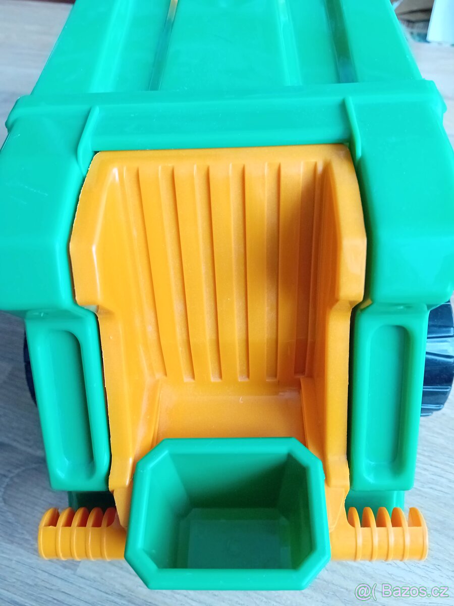 Auto popeláři s popelnicí... - 6