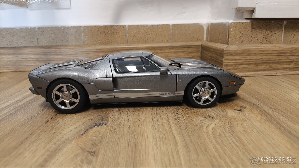 Model Ford GT 2004 1:18 Autoart ( 73025 ) - 6