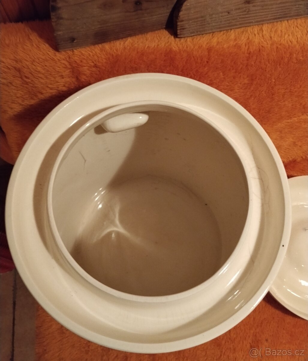 Nabízím velký hrnec na zelí s poklopem starý bílý - 6