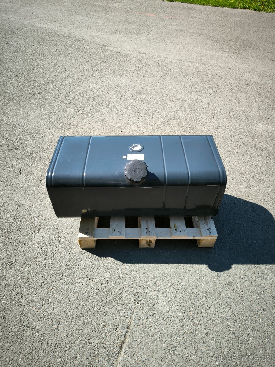 Hydraulické/Palivové nádrže - 6