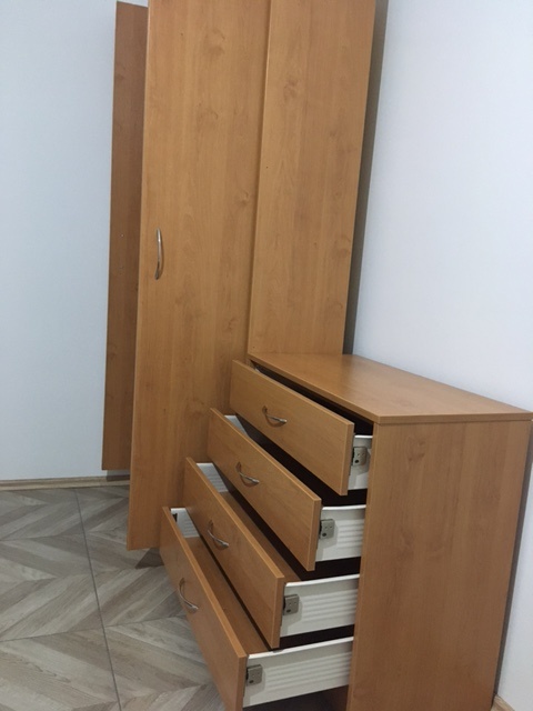 Komoda, šatní skříň, psací stůl - 6