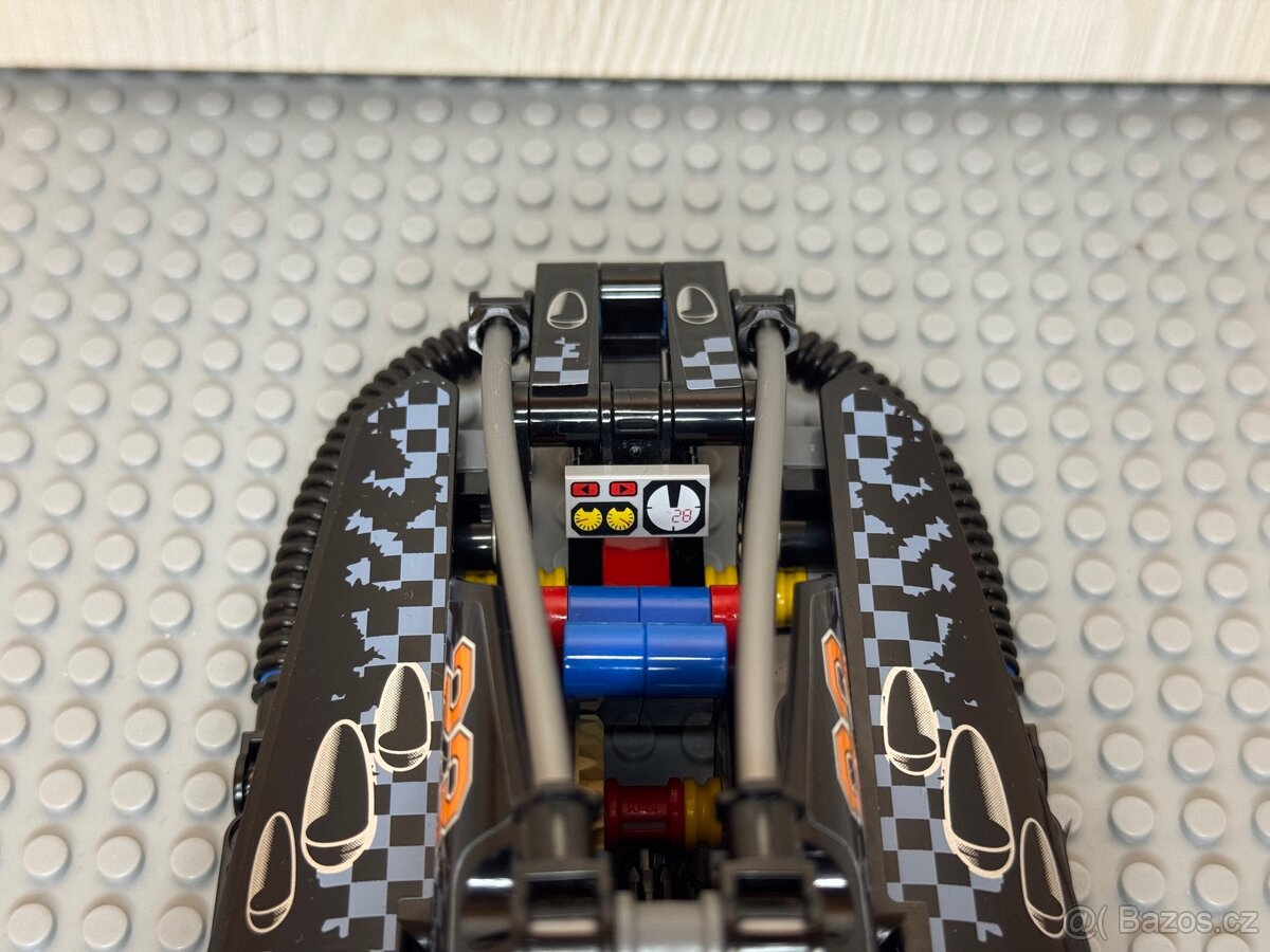 LEGO Technic 42002 - Hovercraft - 6