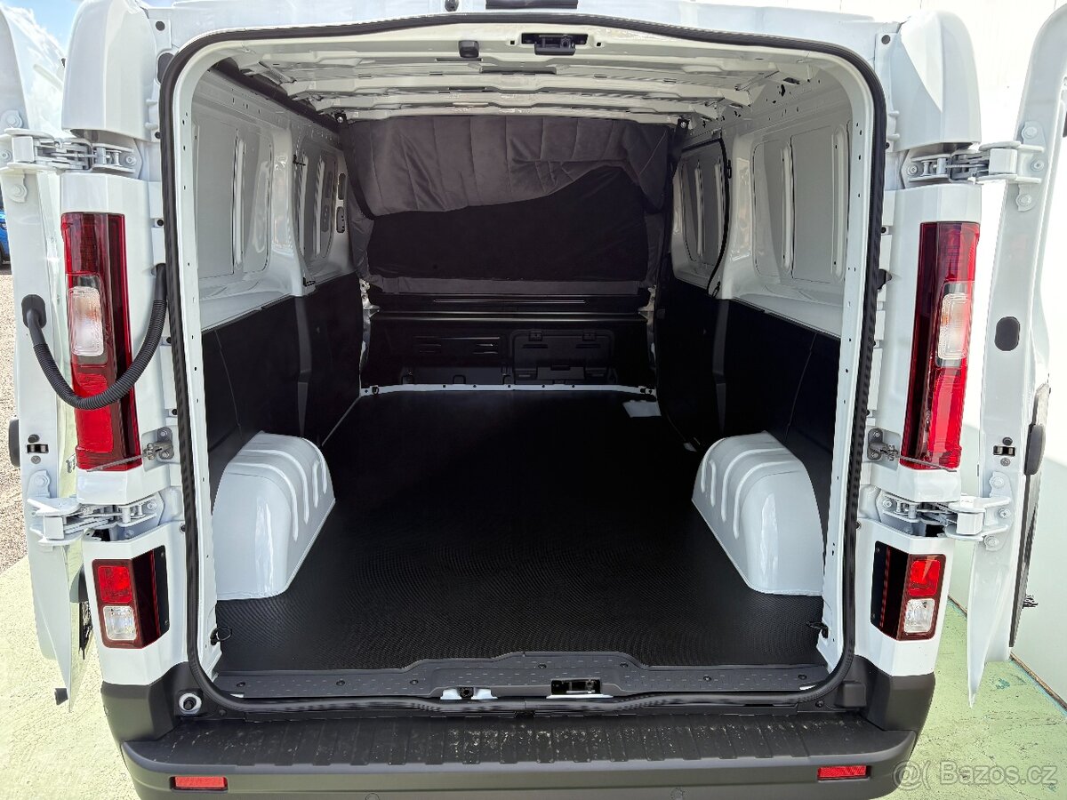 Renault Trafic 2.0dCi do 2,49t, Spaní, Topení - 6