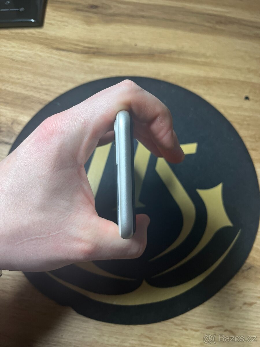iPhone 11 Bílá - 64GB/Velmi hezký stav - 6