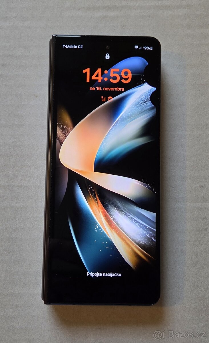 Samsung Galaxy Z Fold 4 poškozený - 6