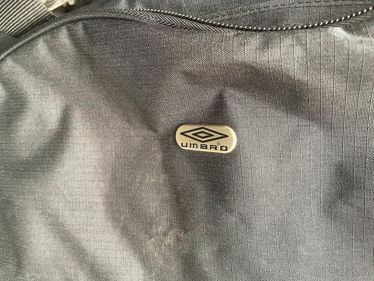 Umbro, taška se 2 kolečkami 70x35x30cm - 6