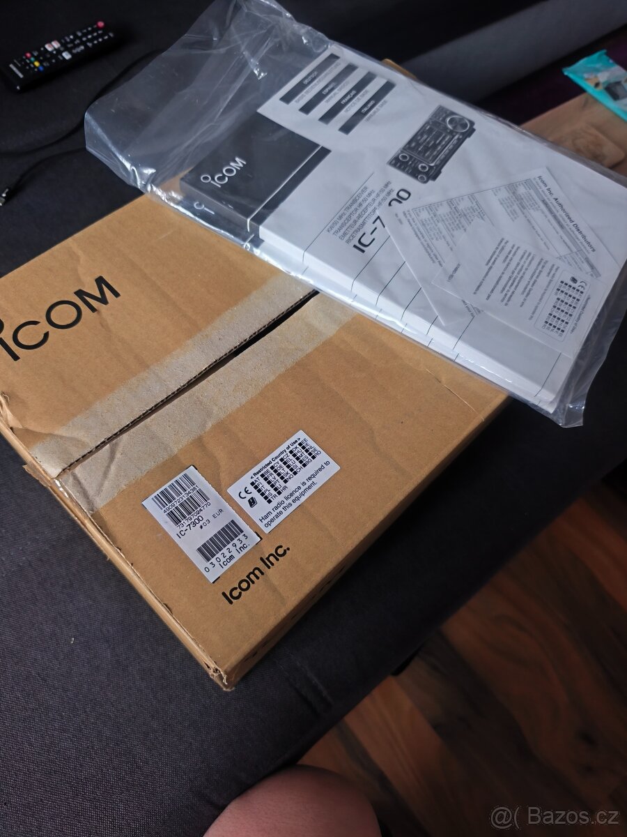 ICOM IC -7300 HF/50mhz - 6