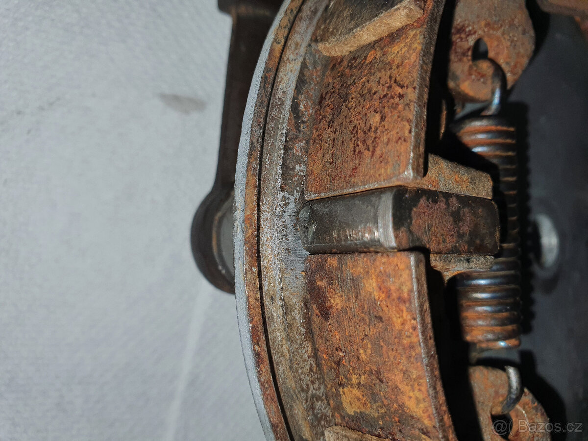 Brzdové štíty ČZ 175, 250 - 6