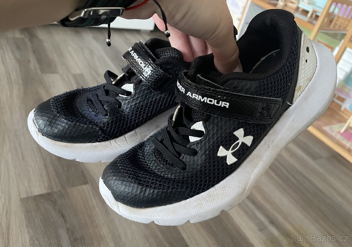 Tenisky Under Armour 31,5 - 6
