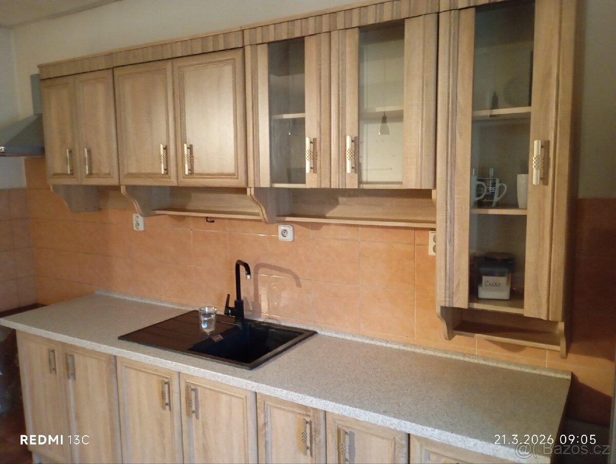 Kuchyňská linka s kamenným dřezem - 6