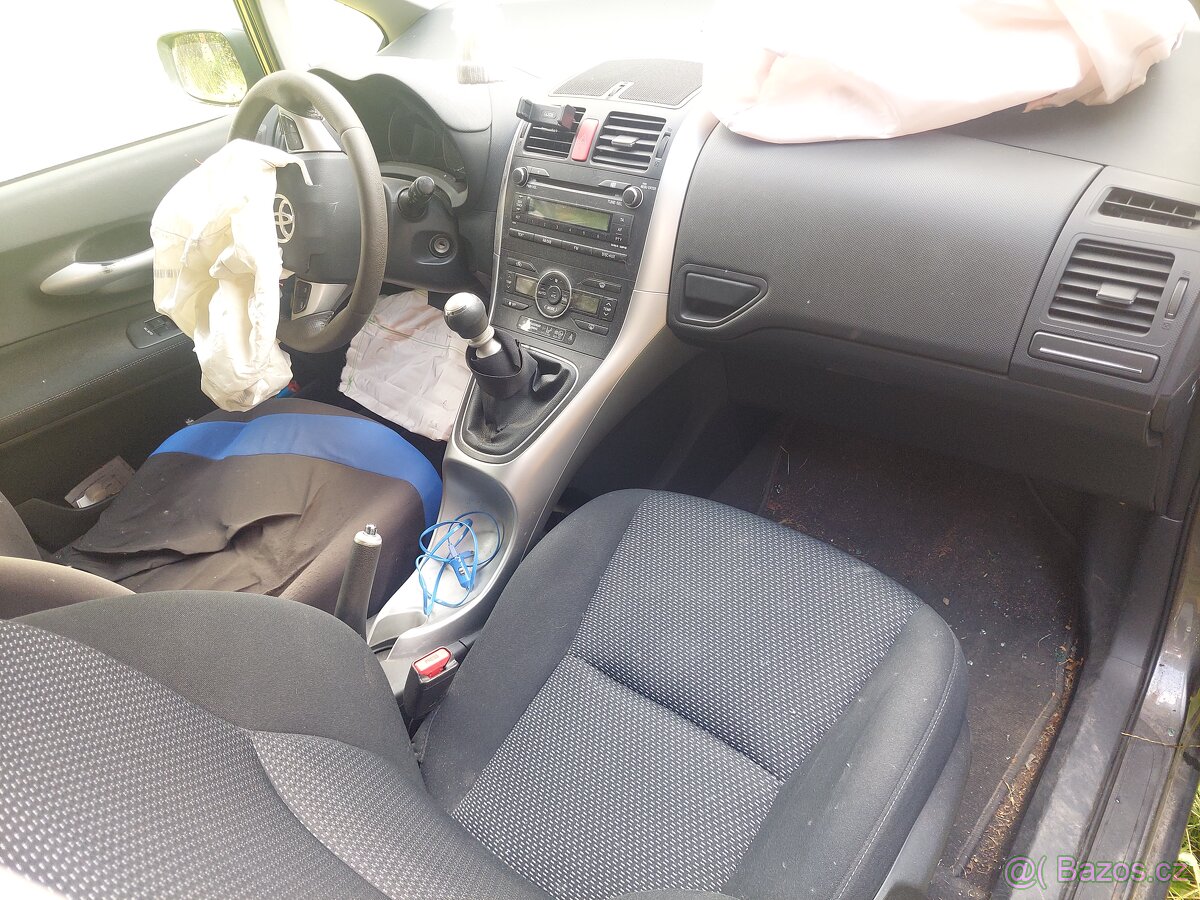 Toyota Auris 2011 1,6 97 KW - 6