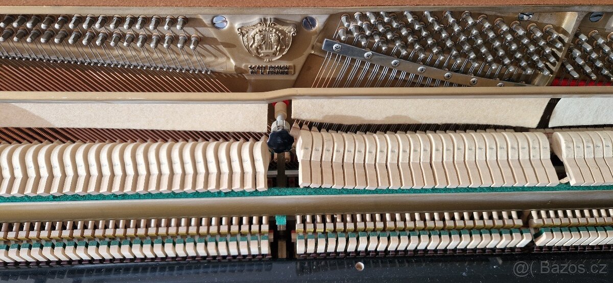Černé piano Samick - 6