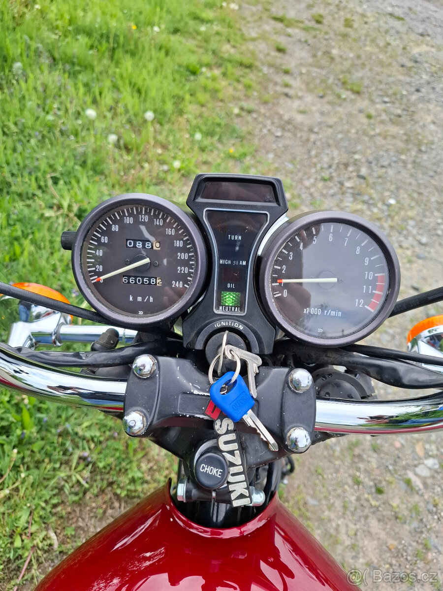 Suzuki GS550T - 6