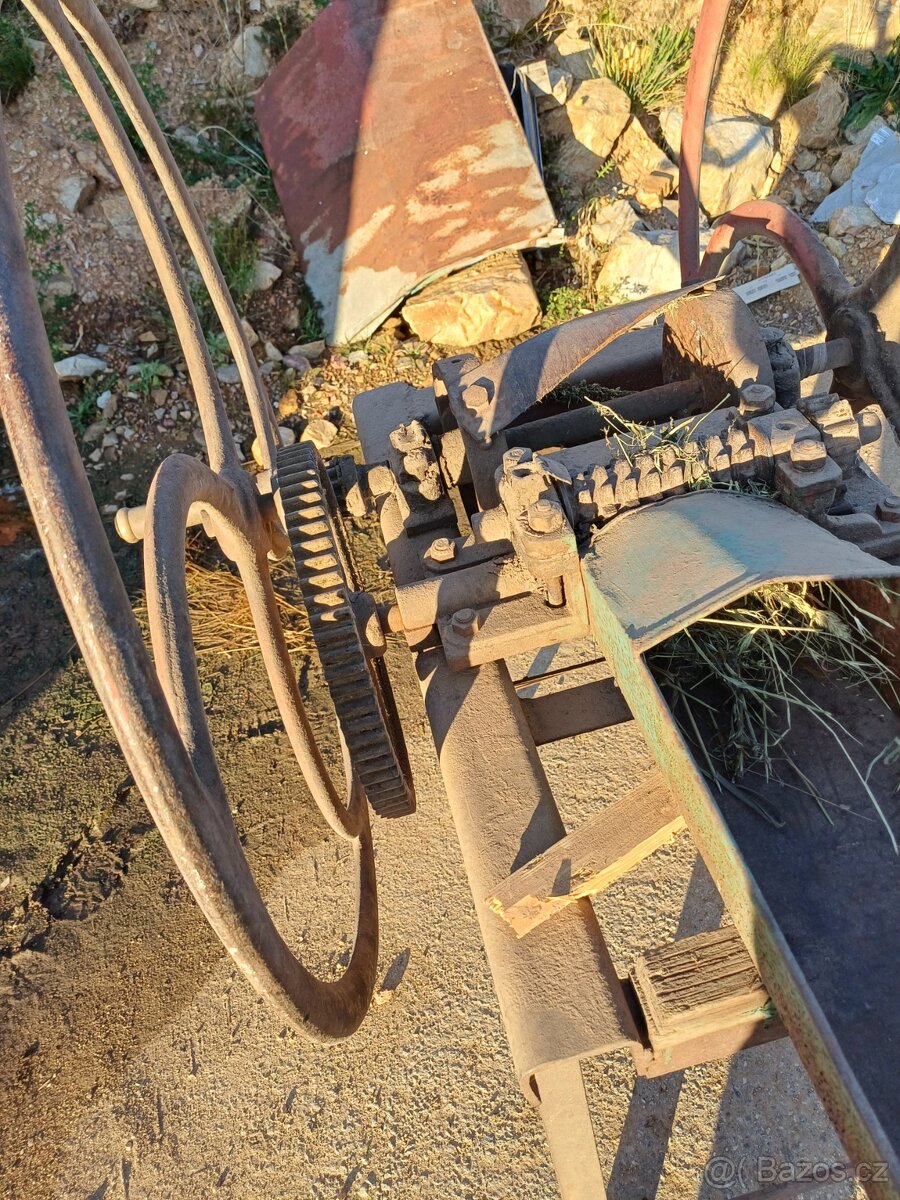 Řezačka na kopřivy, trávu a pod. - 6