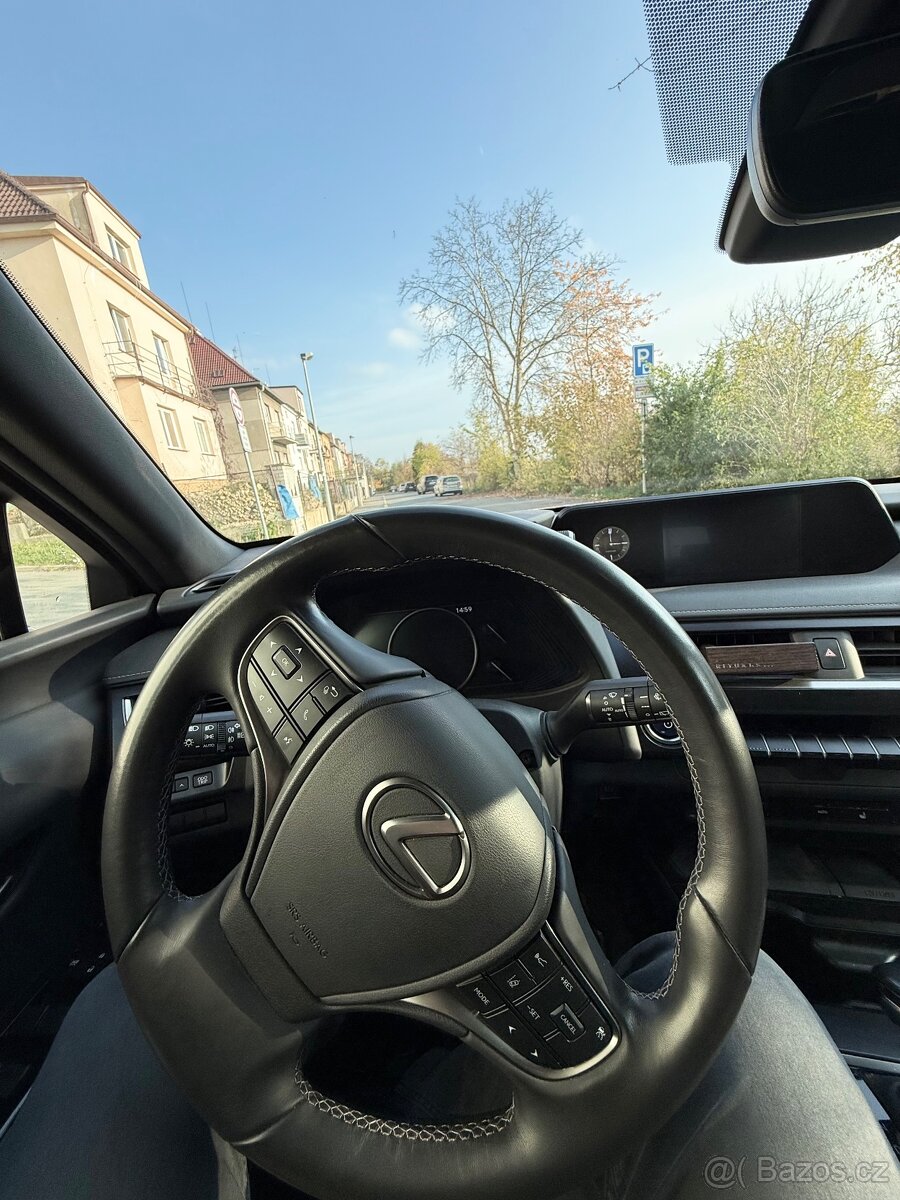 Lexus ux250h - 6