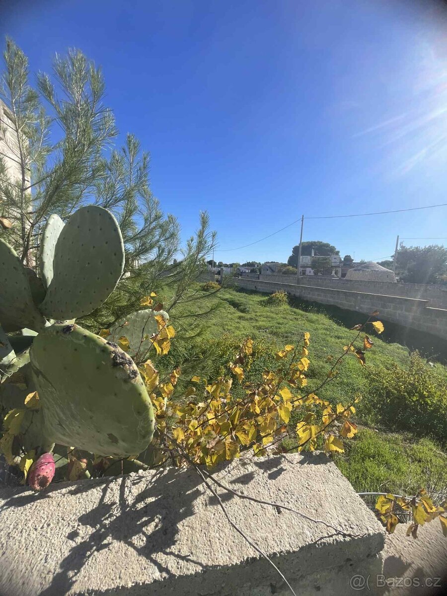 Krásný pozemek cca 600 m² jen cca 700 m od pláže v IT - 6