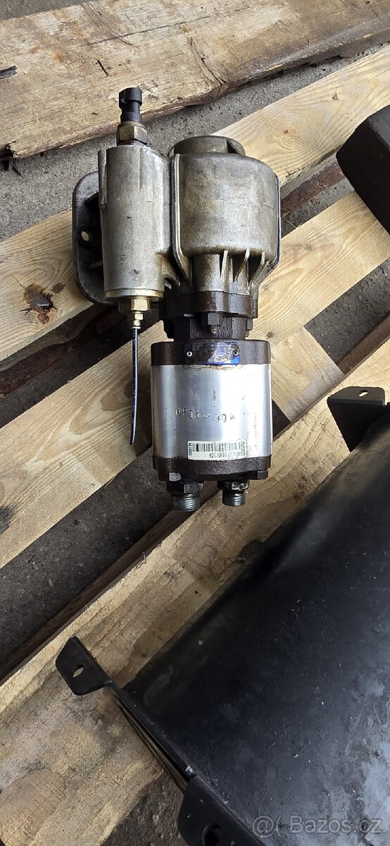 Hydraulika 3 stranný sklápěč. Teleskopický válec. - 6