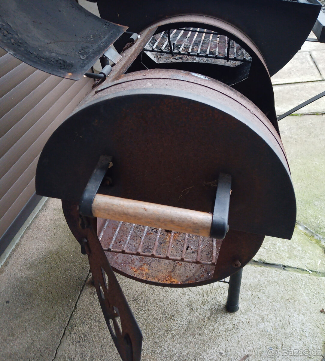 Gril lokomotiva BBQ s udírnou, ocelový na kolečkách - 6