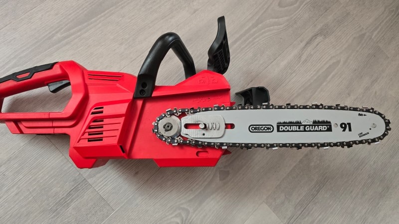 Akumulátorová řetězová pila HECHT 9920 - 6