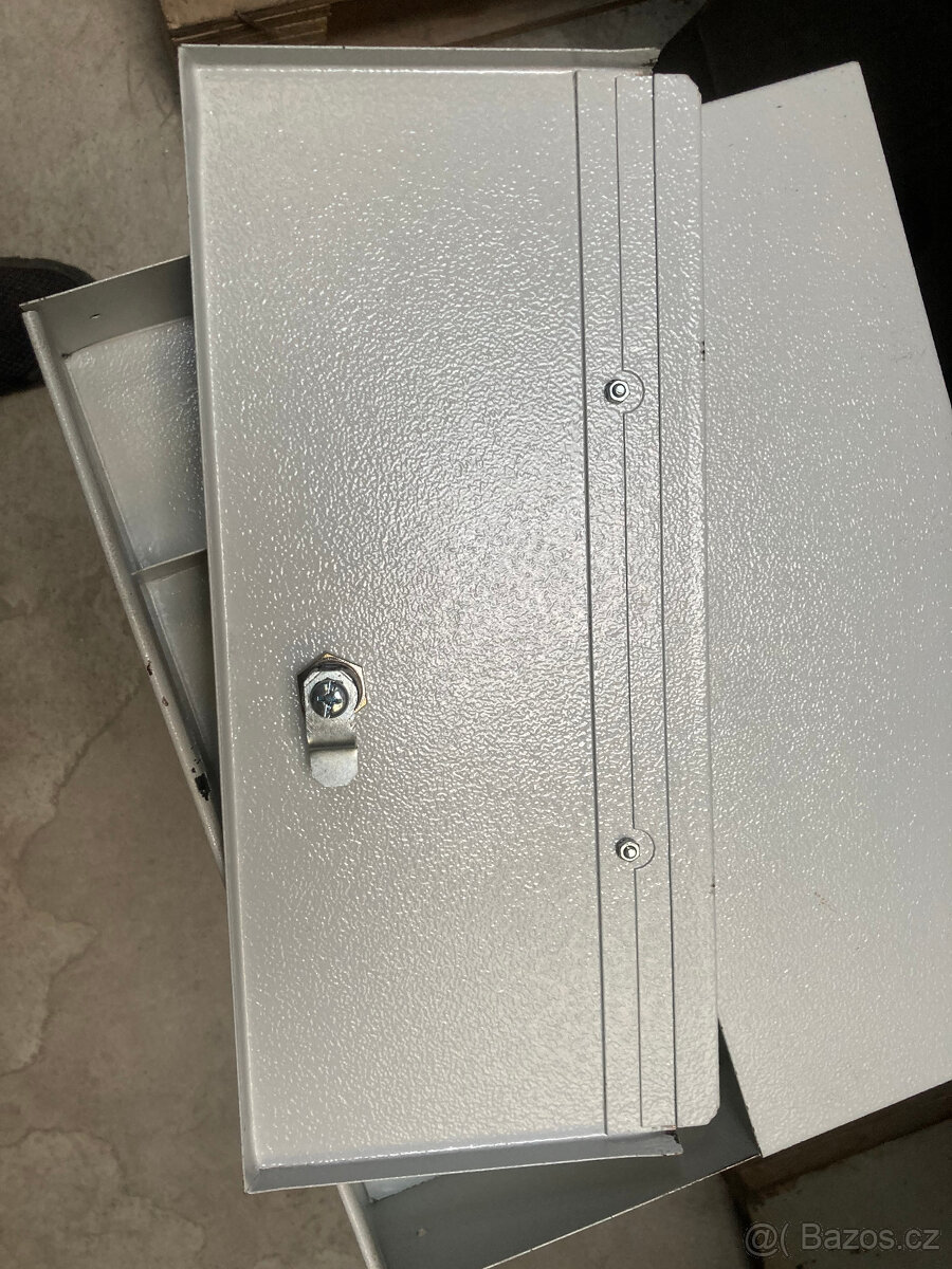 Pokladnička, kasička, trezorek, plechová skříňka 500 kč - 6