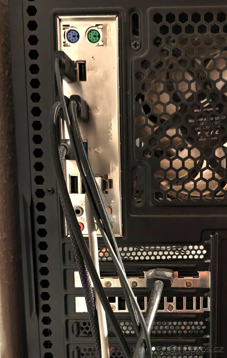 Prodám Herní počítač RAM 32 GB - 2x 500 GB SSD - 6