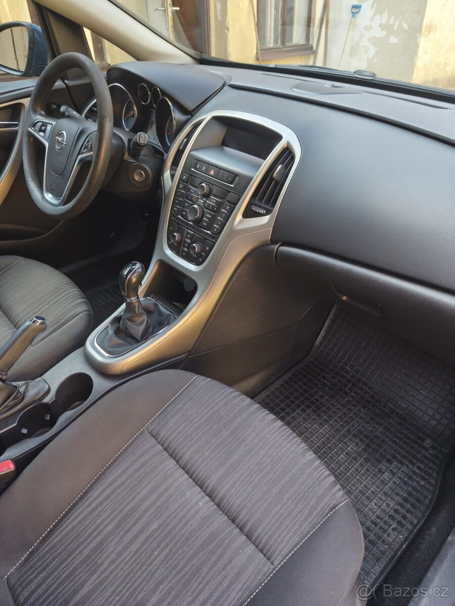 Opel Astra J 1,4i - 6