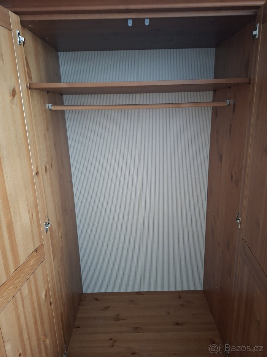 ŠATNÍ SKŘÍŇ LEKSVIK (masiv borovice) - 6