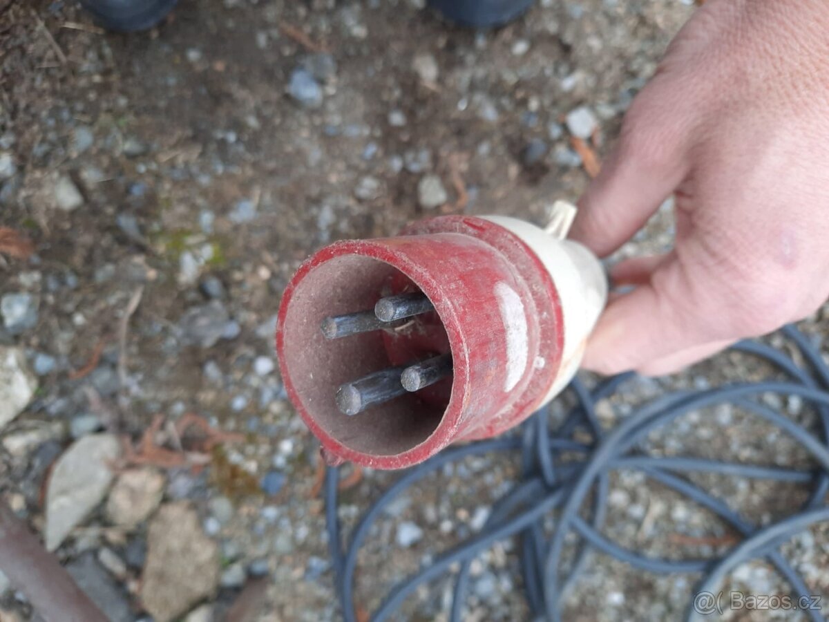 Prodám elektrickou pilu cirkulárku. - 6