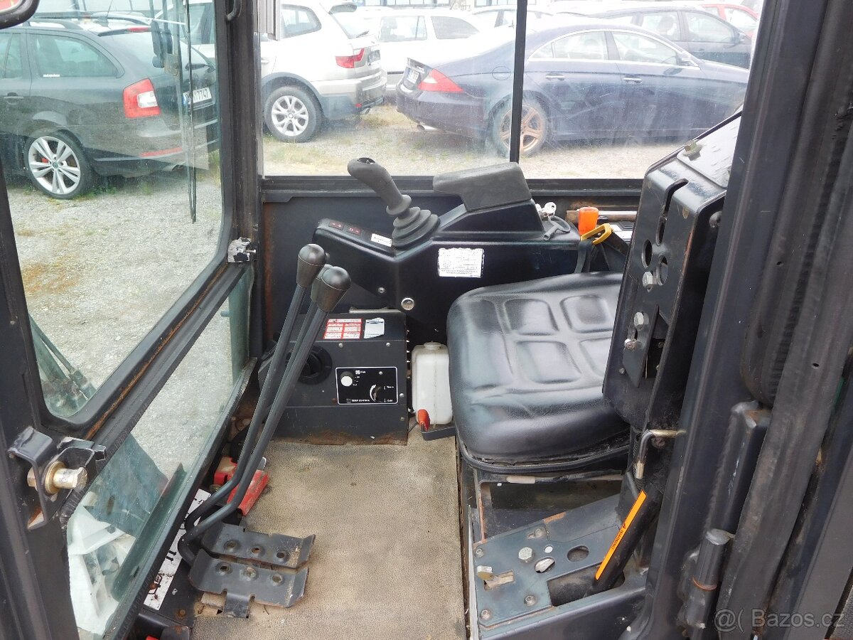 Minibagr BOBCAT 320d Kubota - 6