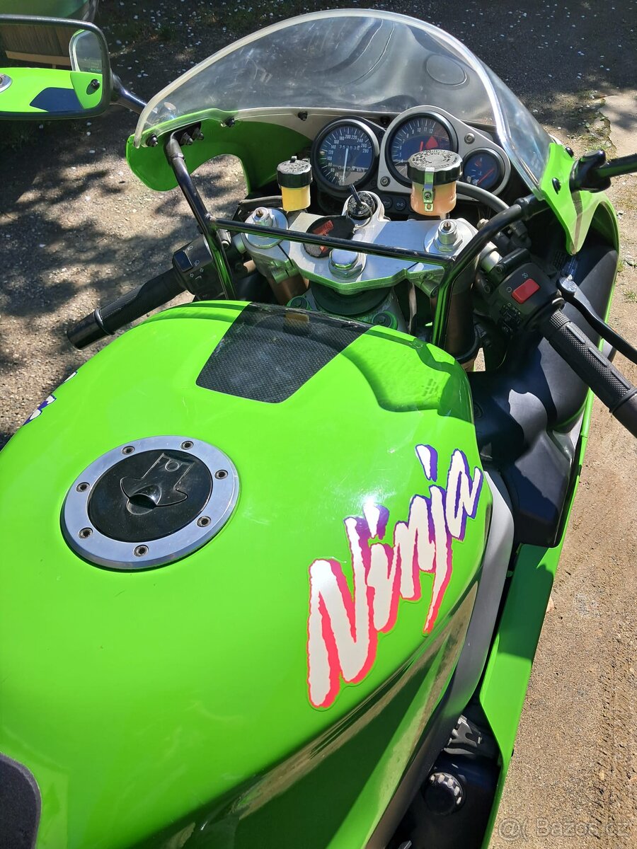 Kawasaki ZX7R ninja - 6