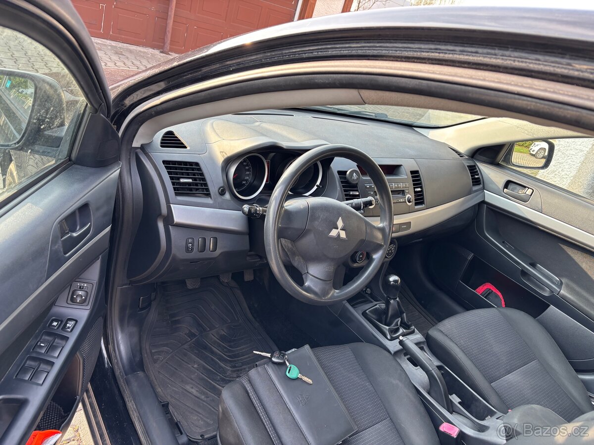 Mitsubishi Lancer 1,5i, r. 2010, klima - 6