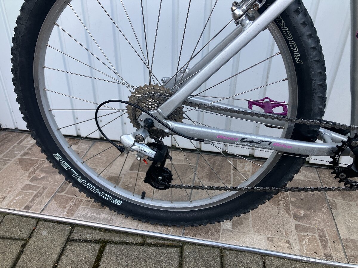 DÍVČÍ KOLO 26 SPECIALIZED - 6