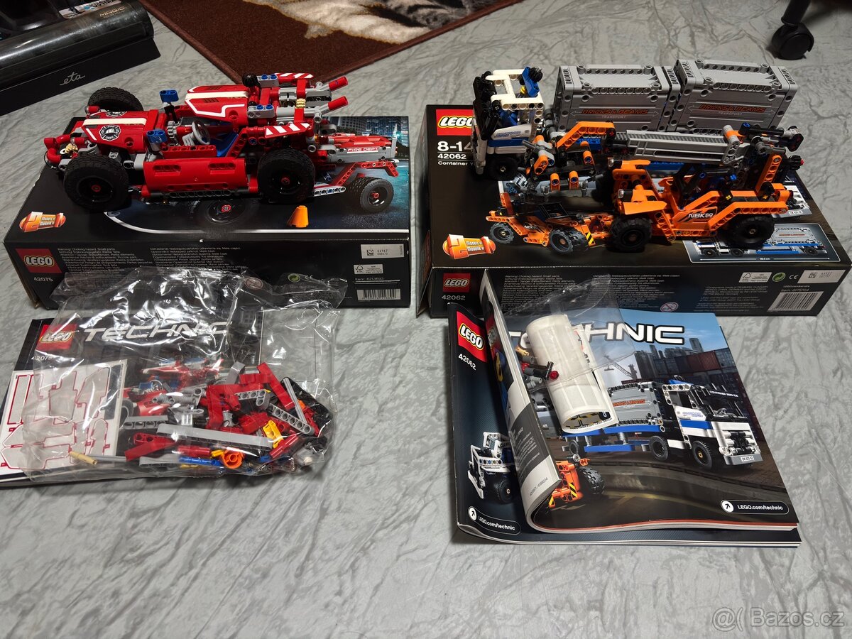 LEGO Technic Přeprava kontejnerů + záchranné auto - 6