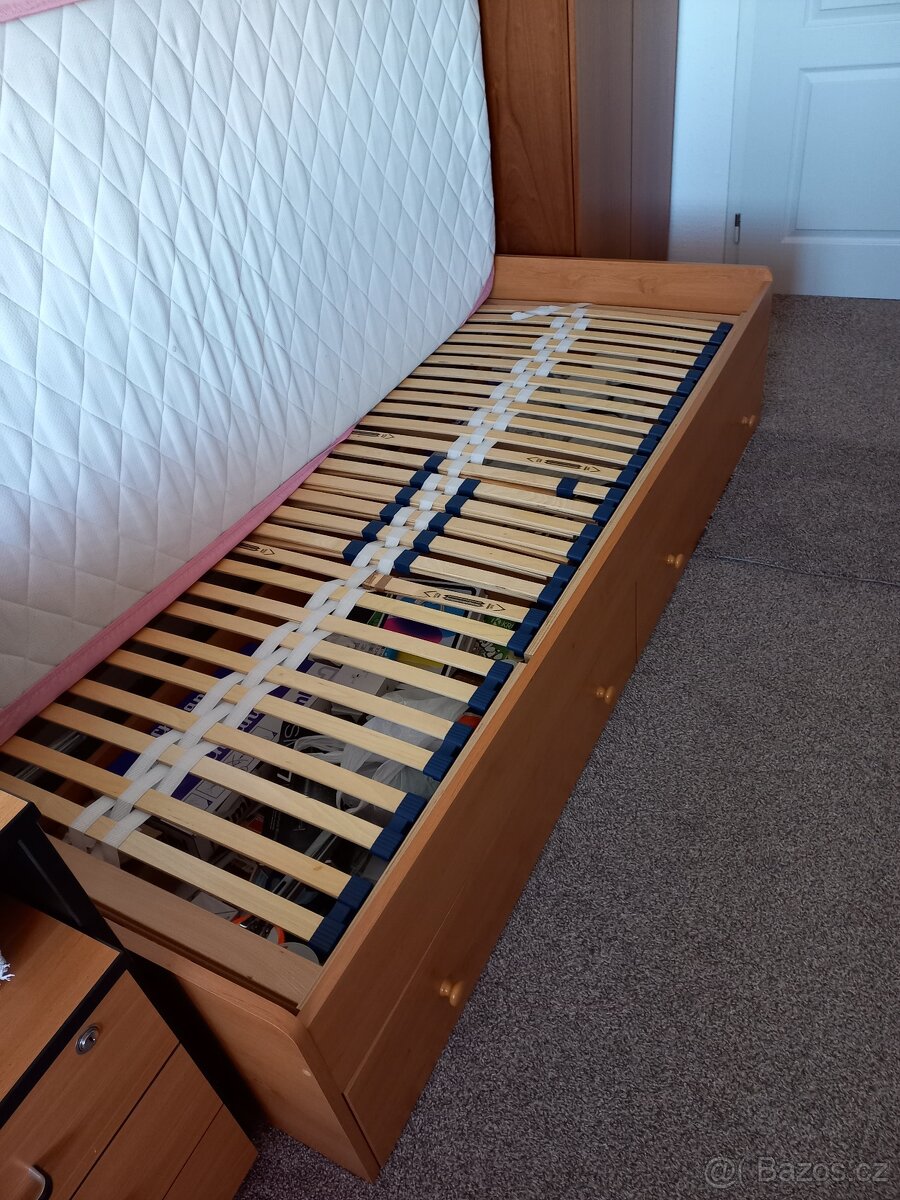 DŘEVĚNA POSTEL - VELKY ÚLOŽNÝ PROSTOR - 6