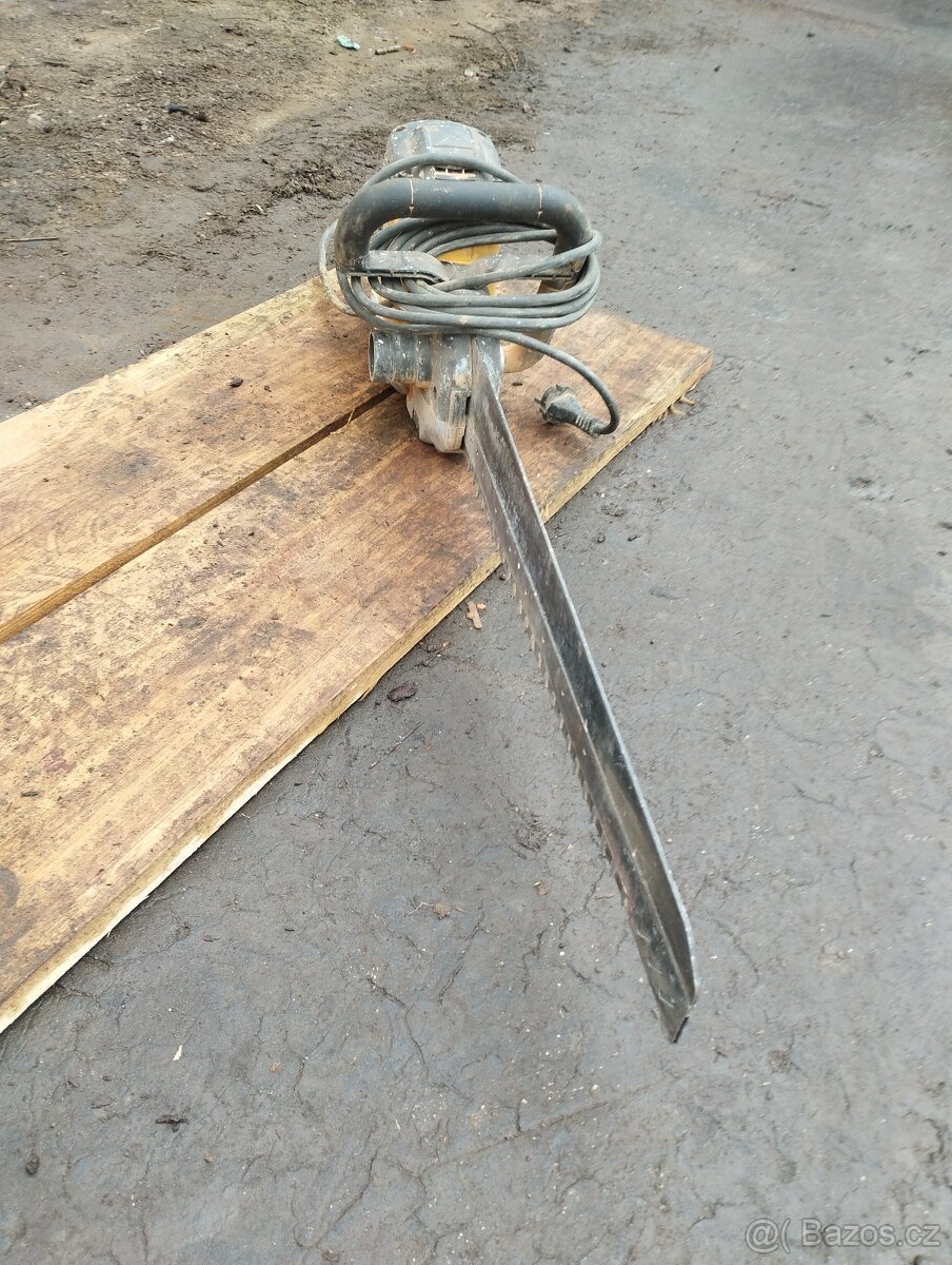 Řezačka DeWALT dwe 397 na Porotherm a Ytong - 6