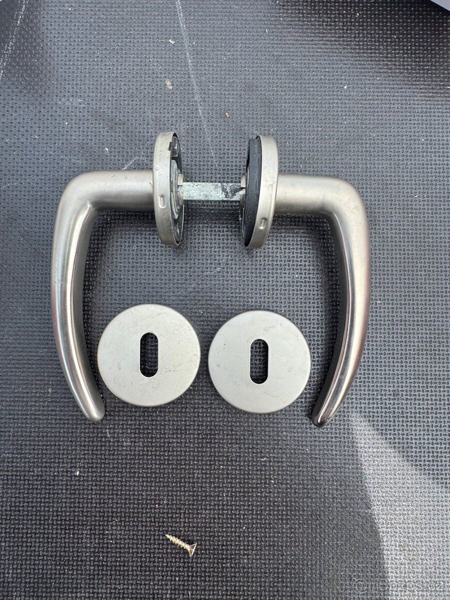 KOVANI NA DVERE Rozetové 29 ks - 6