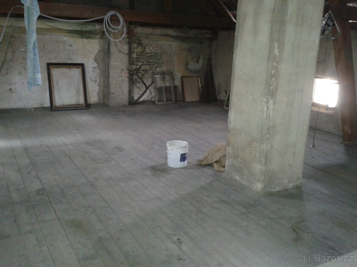 Rodinný dům / Bývalá hospodářská usedlost -1500 m2 - 6