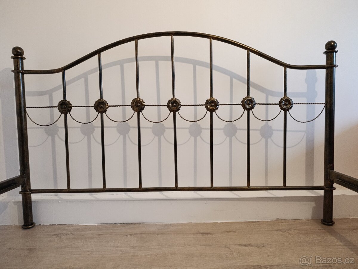 Kovová ručně zdobená manželská postel 180x200 - 6