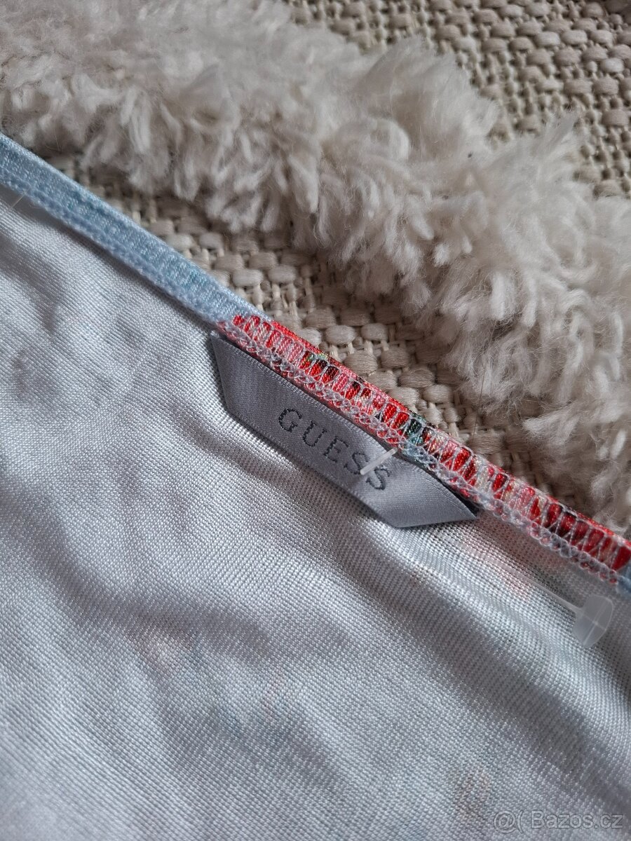 Top s květy Guess - 6