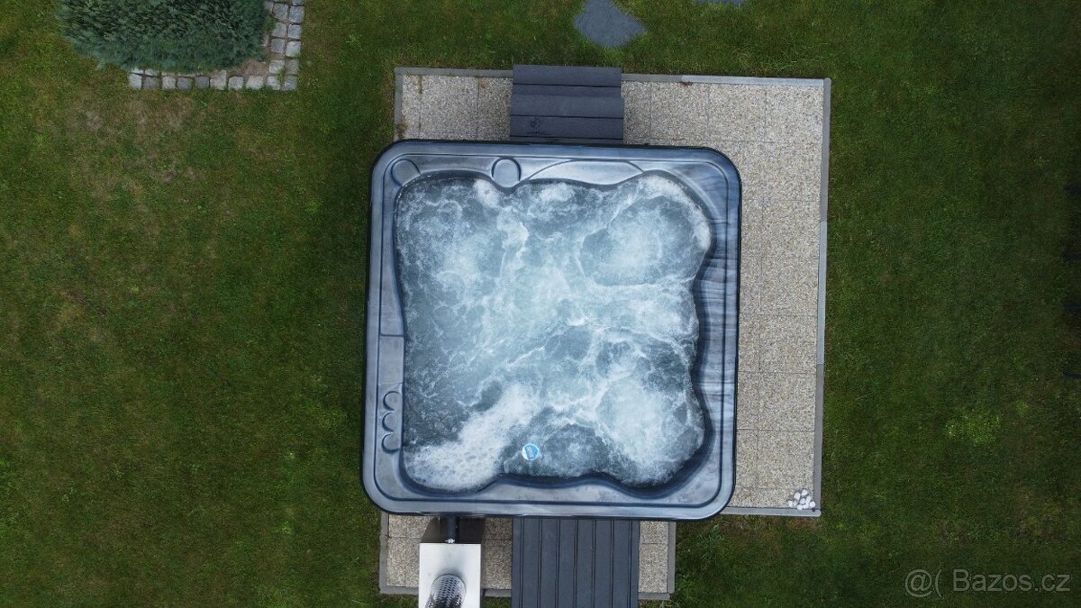 Luxusní venkovní vířivka s vytápěním na dřevo - 6