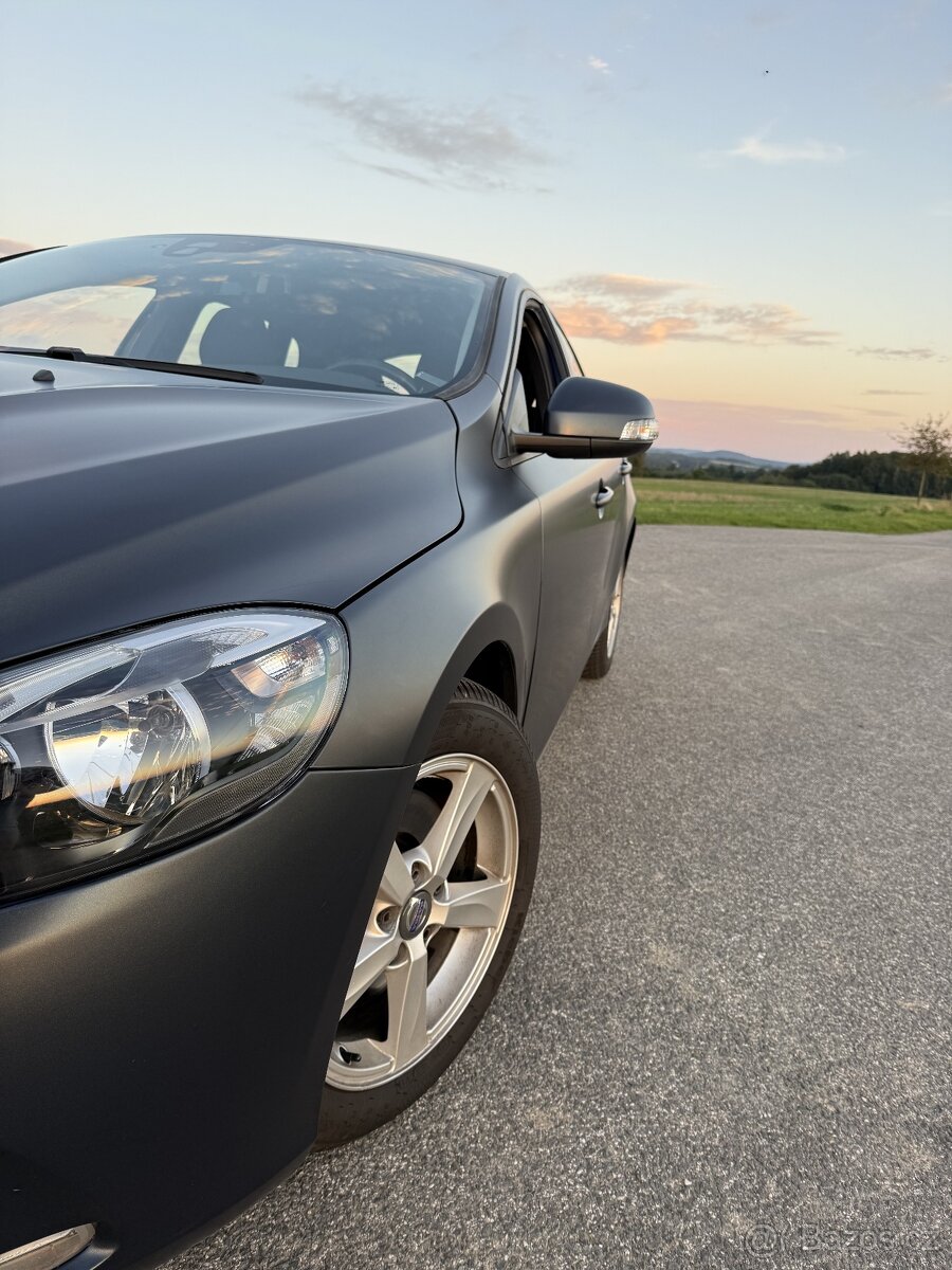 Volvo V40 T2 88kw 1.6 benzín manuál - 6