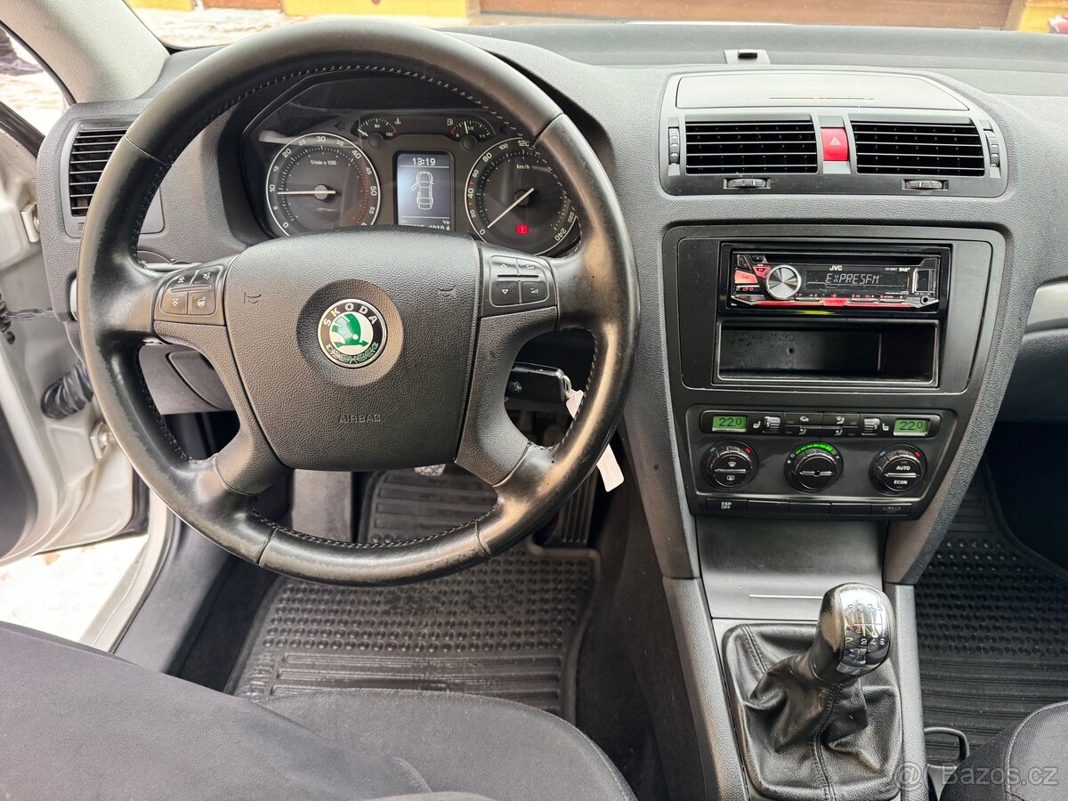 Škoda Octavia 2.0TDI 103Kw Elegance - Tažný - 6